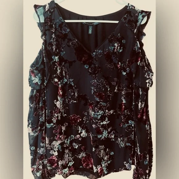 White House Black Market Black cold shoulder Ruffled Blouse Size 8/Whimsigoth - Picture 3 of 11